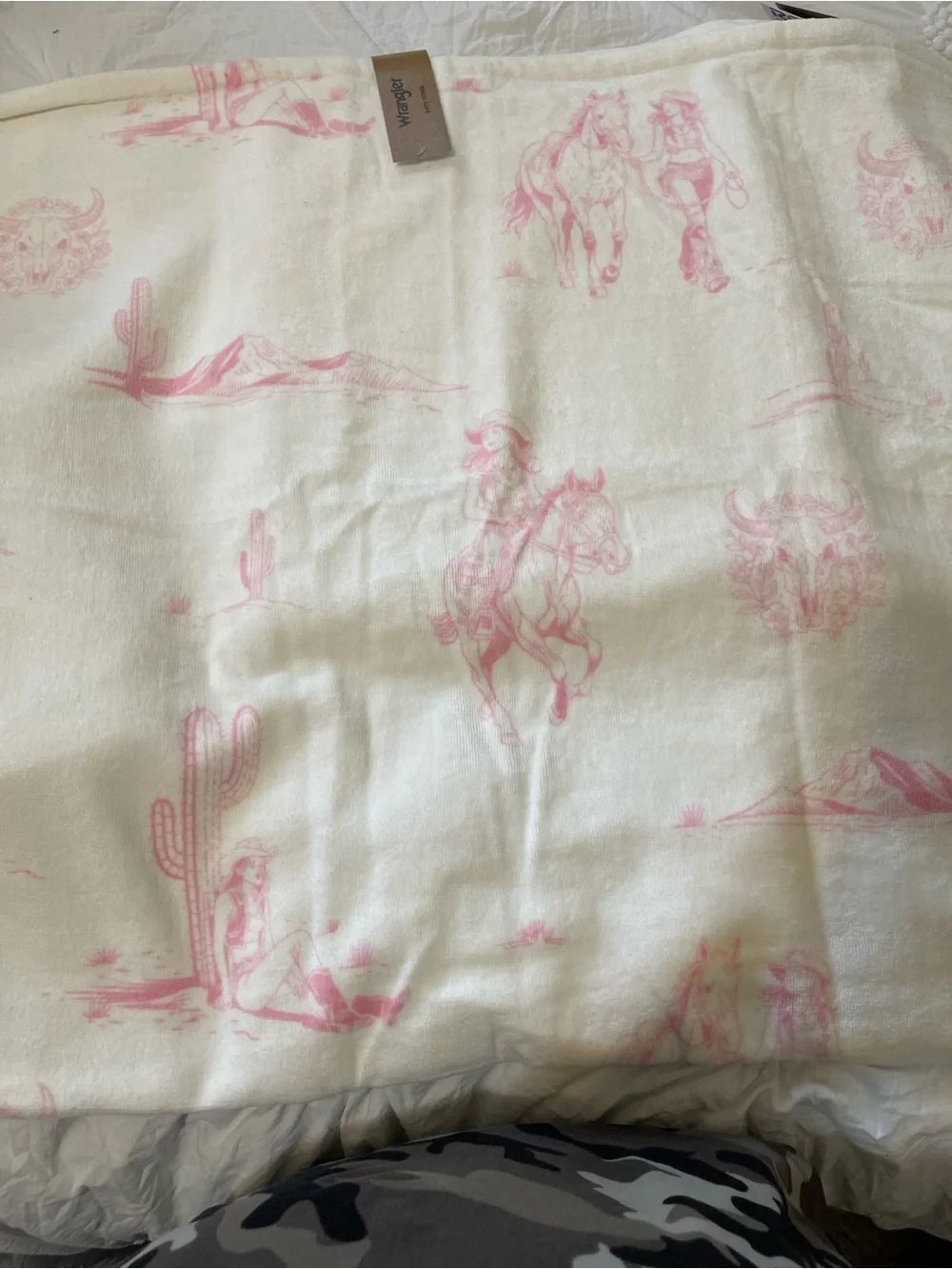 Wrangler Cowgirl w/Horse White & Pink 2 Bath Towels & a Set of Hand Towels NWT *